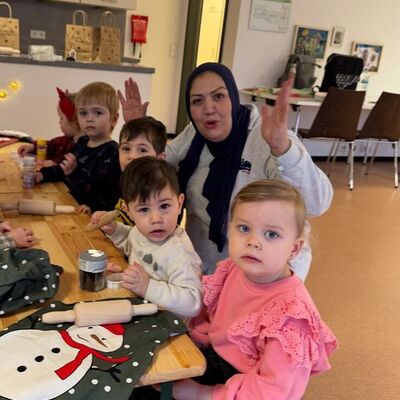 Bild vergr&ouml;&szlig;ern: Tagesmutter Meriam Lalouh in Aktion